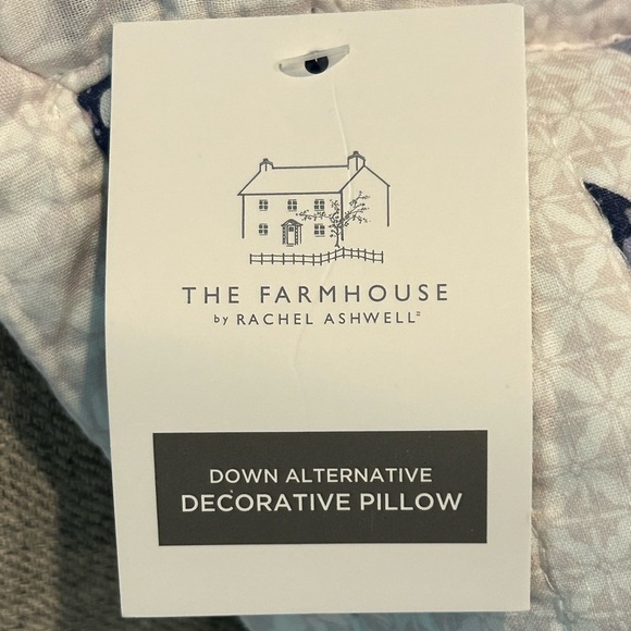 Rachel Ashwell The Farmhouse 22”x 22” Patchwork Down Alternative Pillow NEW - Picture 12 of 16